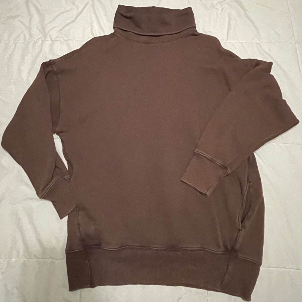 Aerie turtleneck sweatshirt w/ pockets